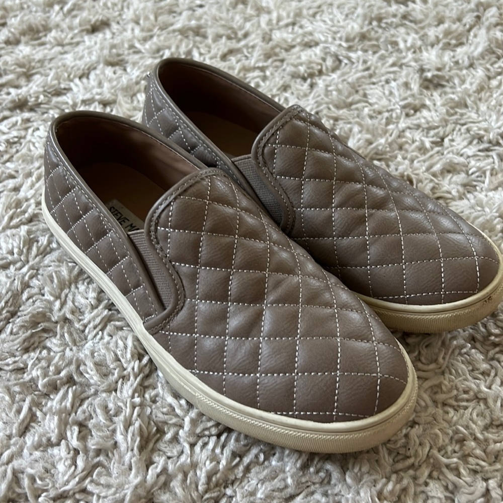 STEVE MADDEN Beige Slide On Shoes